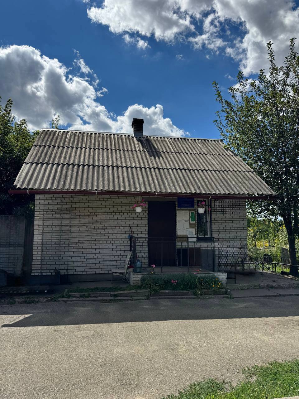 Адміністративна будівля — zhulianske
